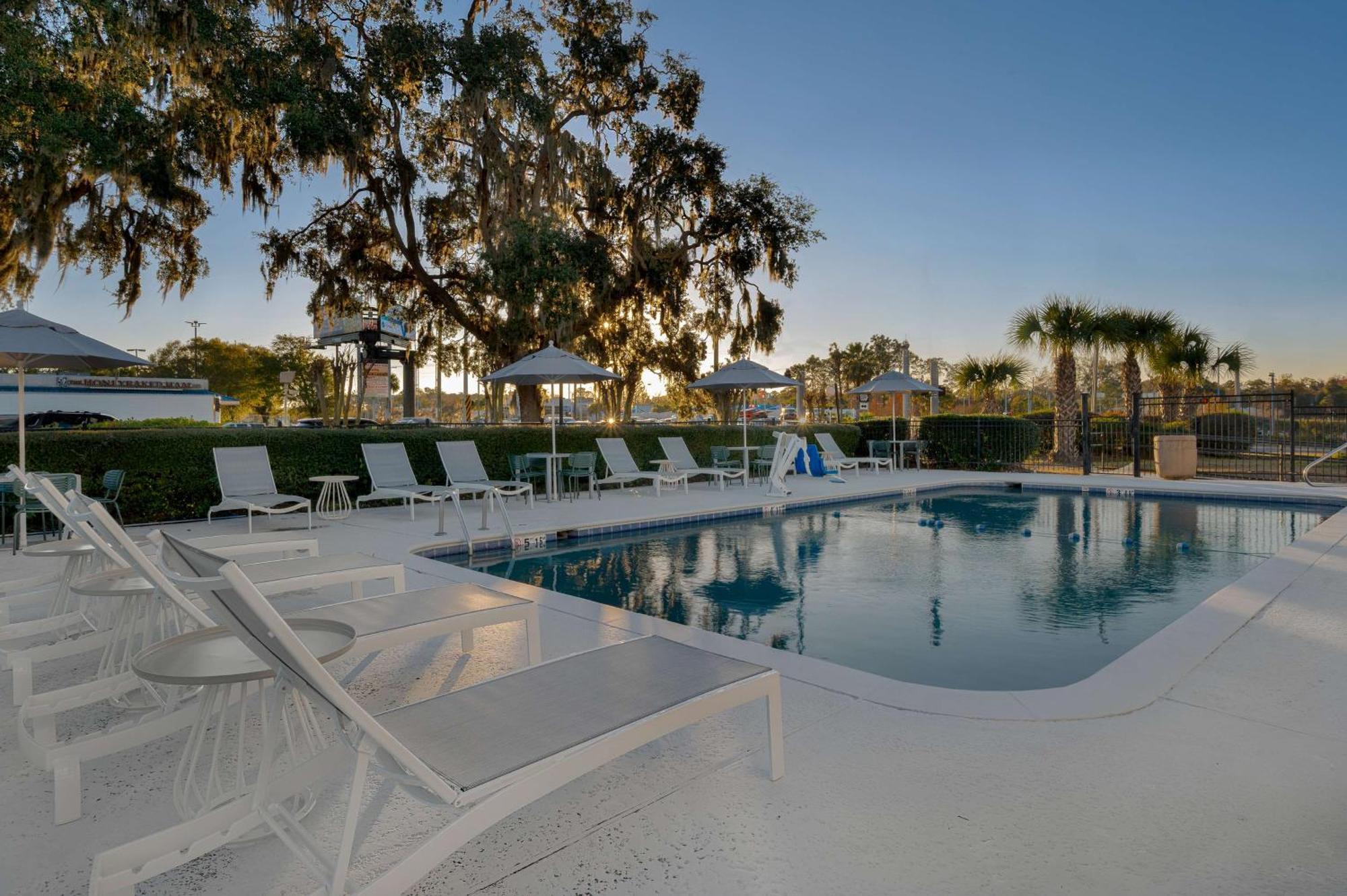 Spark By Hilton Savannah Midtown Extérieur photo