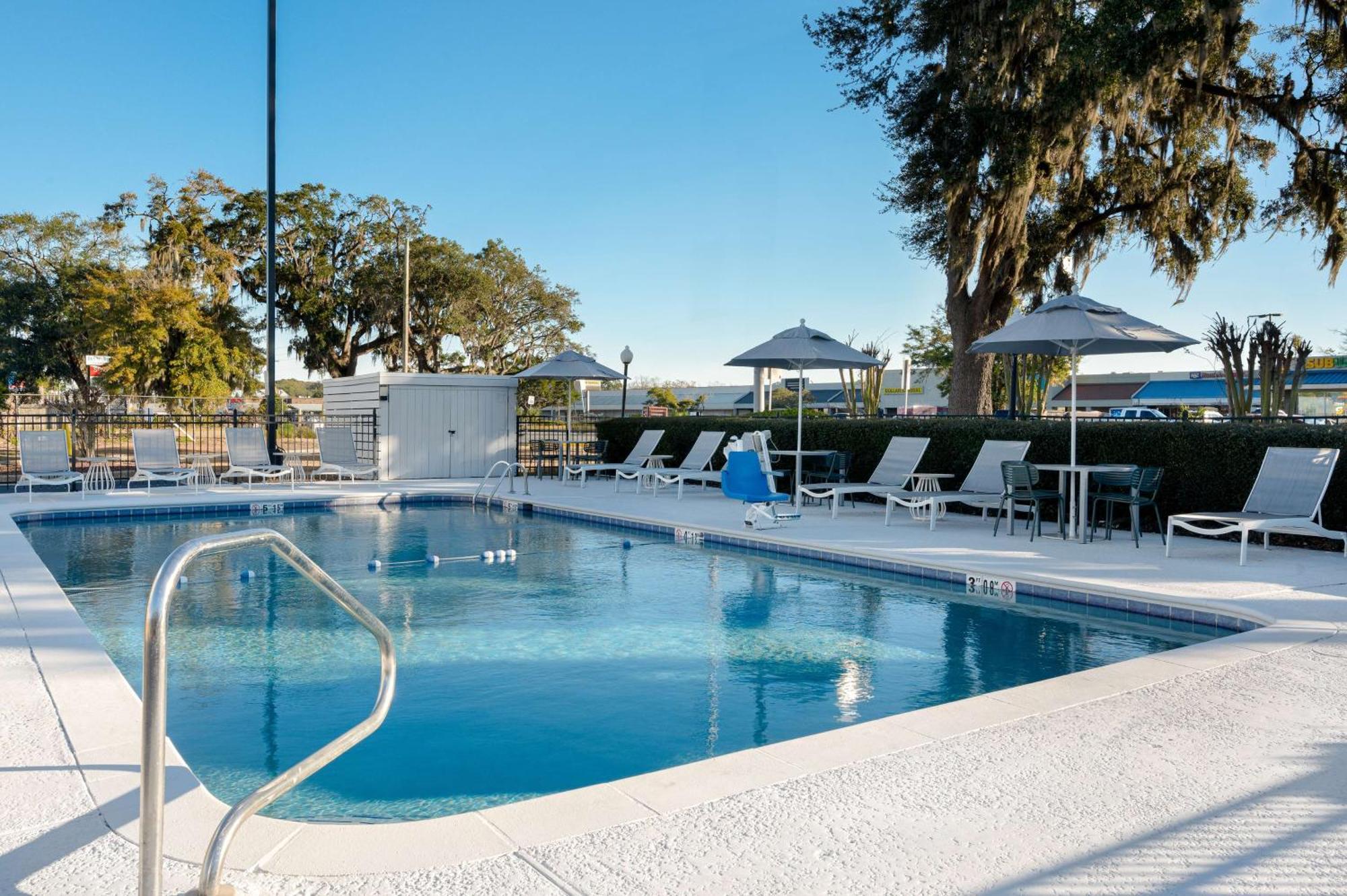 Spark By Hilton Savannah Midtown Extérieur photo