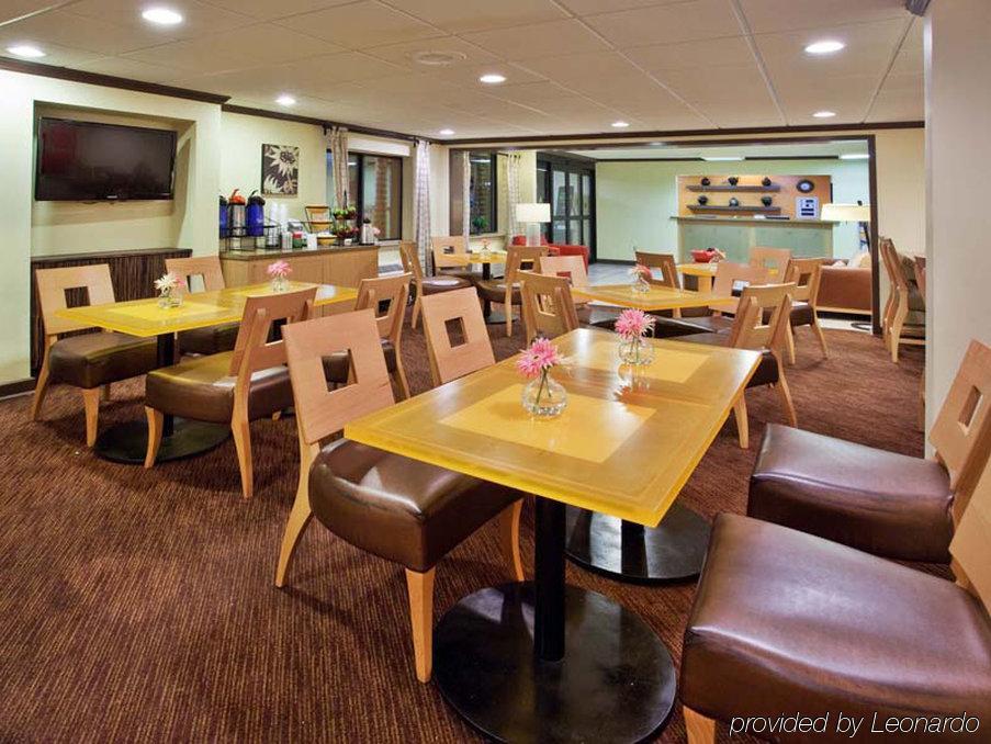 Spark By Hilton Savannah Midtown Extérieur photo