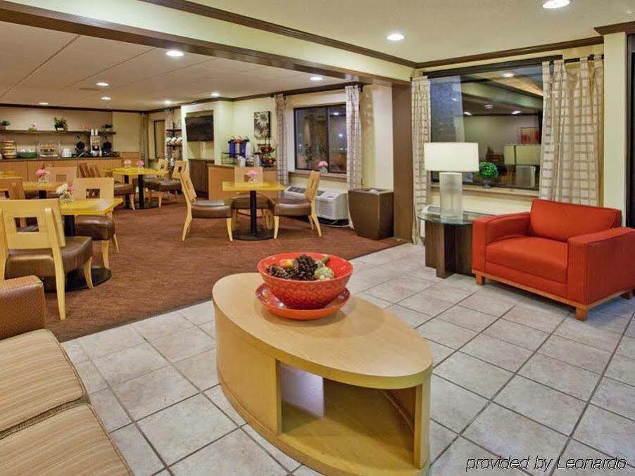 Spark By Hilton Savannah Midtown Extérieur photo